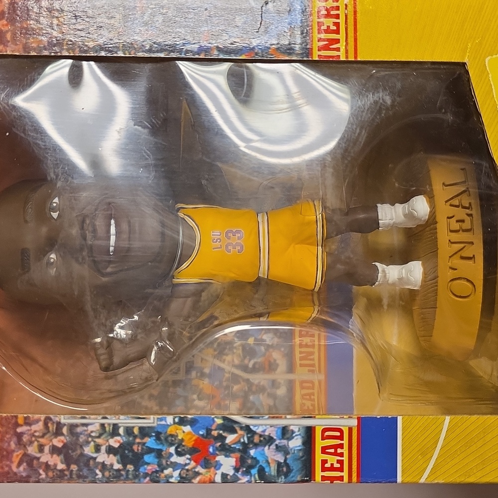 Headliners XL 1999 Shaquille O’Neil LSU Sculpture